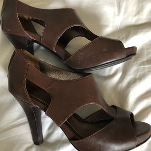 Sofft brown leather heels size 8